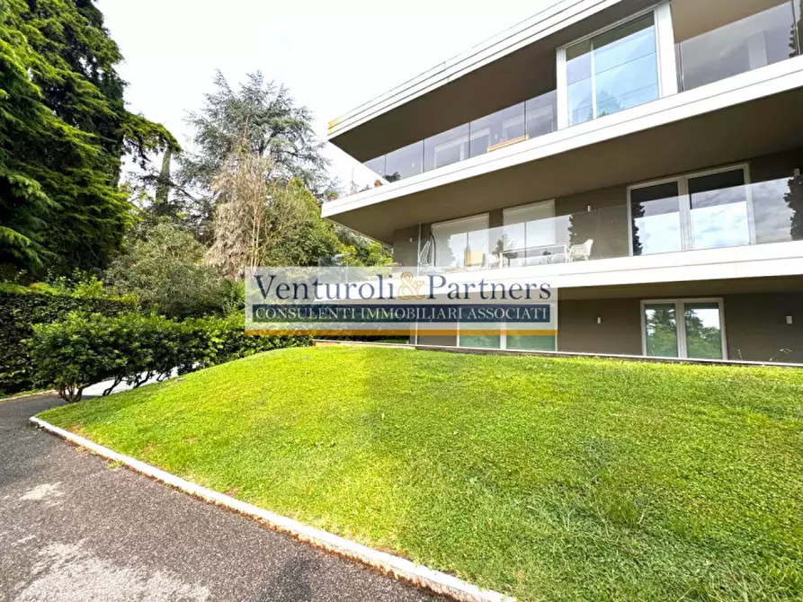 Immagine 2 di Appartamento in vendita  in via al vittoriale a Gardone Riviera