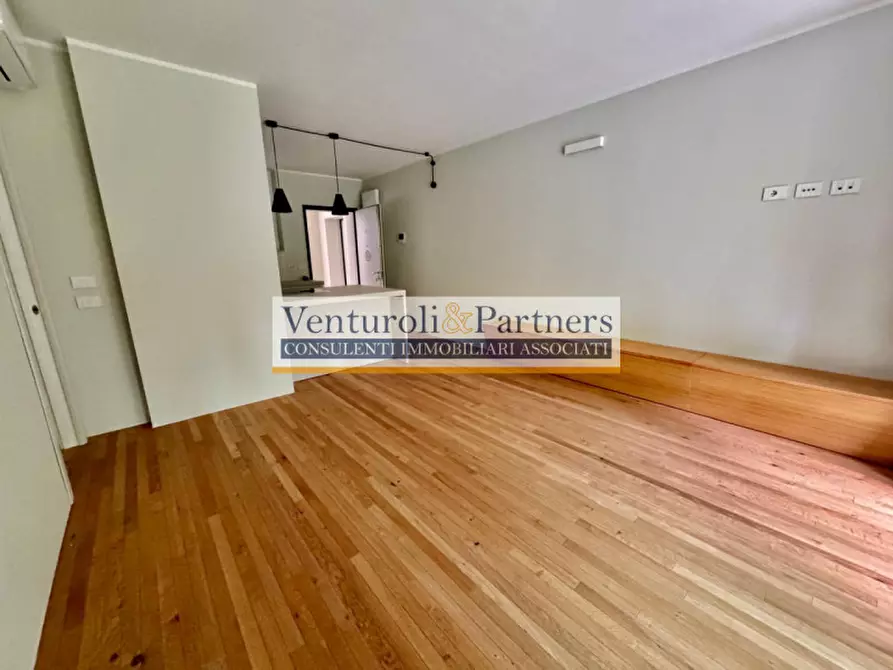 Immagine 4 di Appartamento in vendita  in via al vittoriale a Gardone Riviera