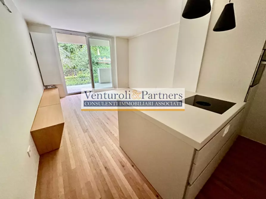 Immagine 5 di Appartamento in vendita  in via al vittoriale a Gardone Riviera