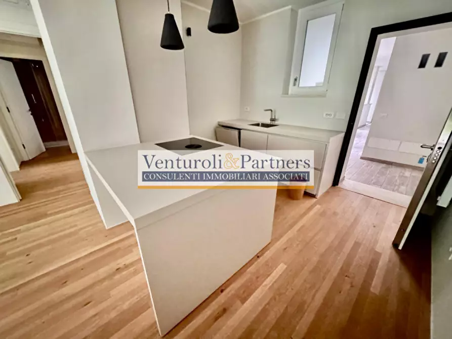 Immagine 6 di Appartamento in vendita  in via al vittoriale a Gardone Riviera