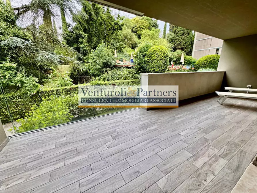 Immagine 7 di Appartamento in vendita  in via al vittoriale a Gardone Riviera