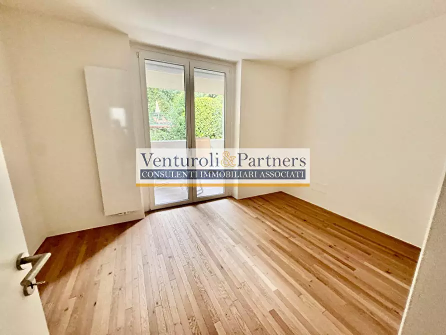 Immagine 8 di Appartamento in vendita  in via al vittoriale a Gardone Riviera