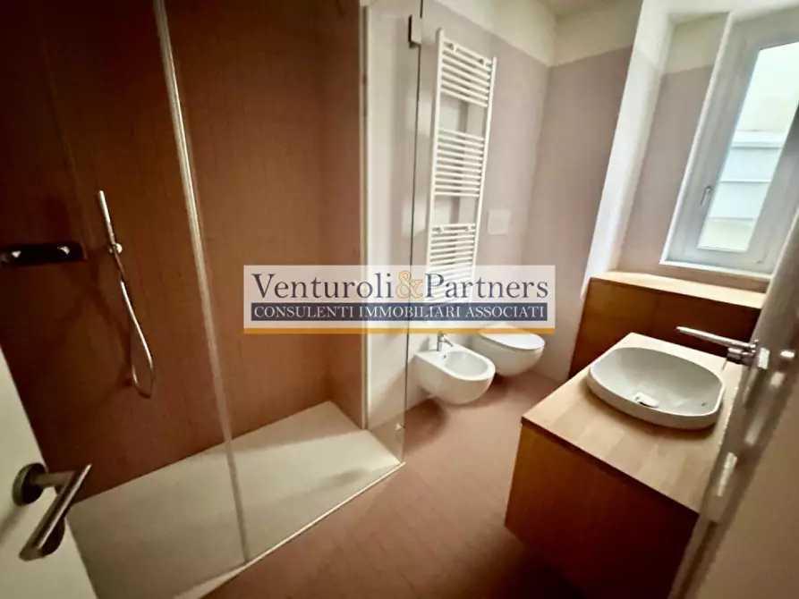 Immagine 10 di Appartamento in vendita  in via al vittoriale a Gardone Riviera