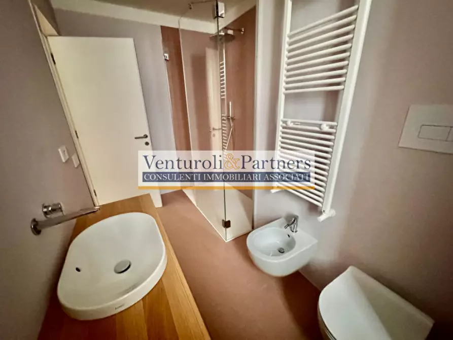 Immagine 11 di Appartamento in vendita  in via al vittoriale a Gardone Riviera