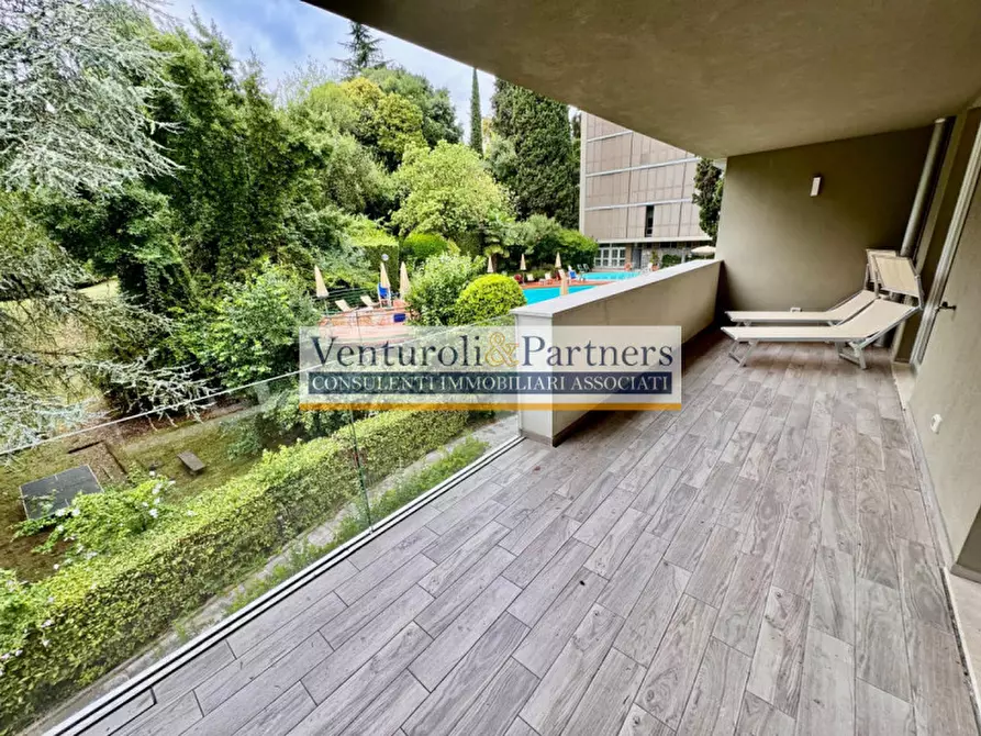 Immagine 14 di Appartamento in vendita  in via al vittoriale a Gardone Riviera