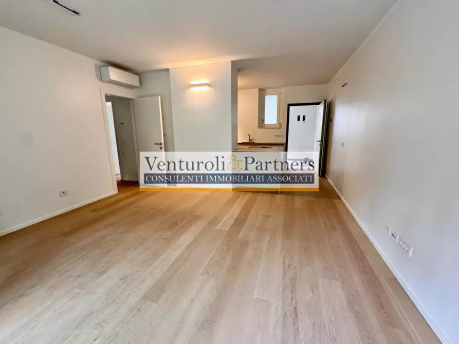 Immagine 15 di Appartamento in vendita  in via al vittoriale a Gardone Riviera