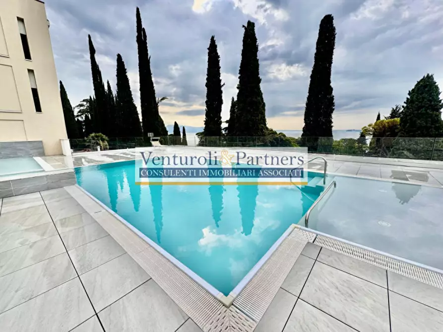 Immagine 17 di Appartamento in vendita  in via al vittoriale a Gardone Riviera