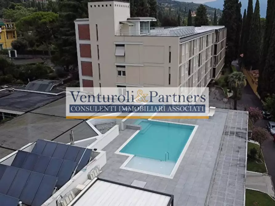 Immagine 19 di Appartamento in vendita  in via al vittoriale a Gardone Riviera