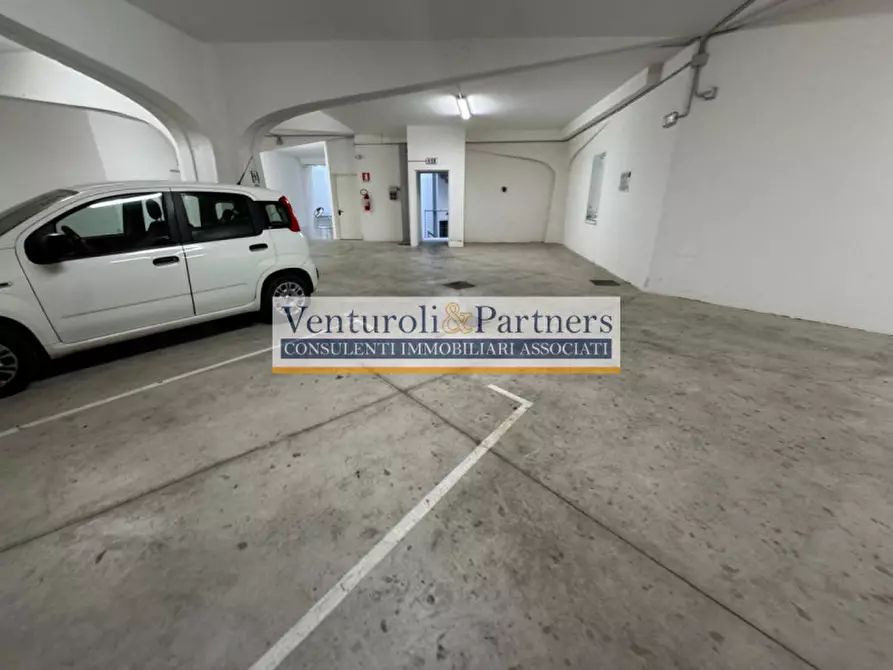 Immagine 27 di Appartamento in vendita  in via al vittoriale a Gardone Riviera