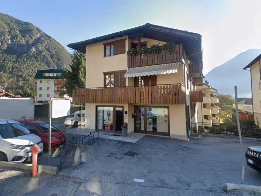 Immagine 1 di Negozio in affitto  in Via del Buston a Tione Di Trento