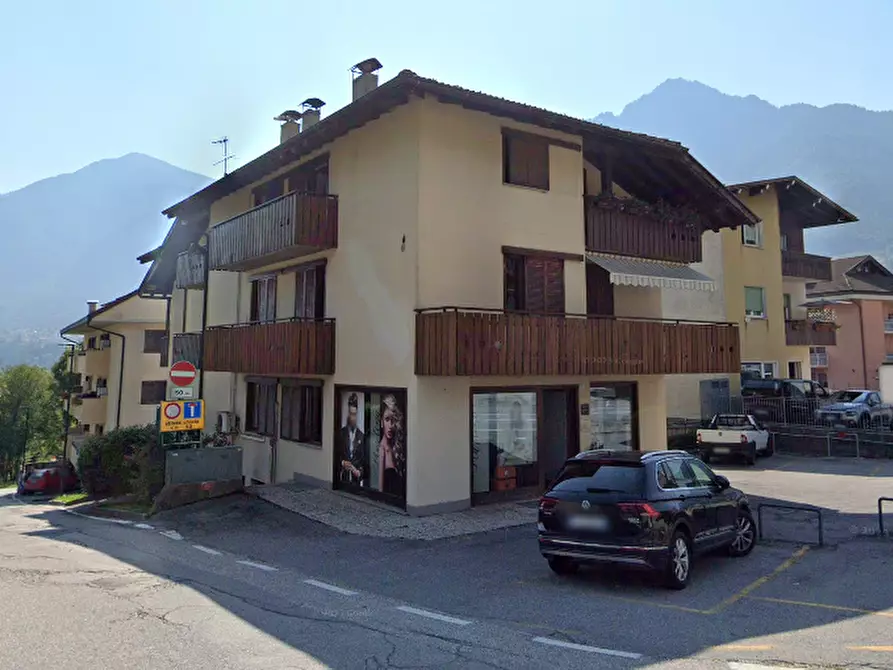 Immagine 2 di Negozio in affitto  in Via del Buston a Tione Di Trento