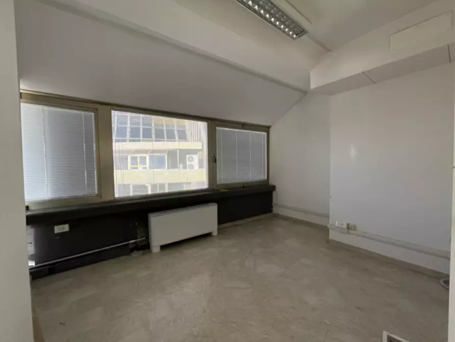 Immagine 3 di Ufficio in vendita  in Via Giardini 470 a Modena