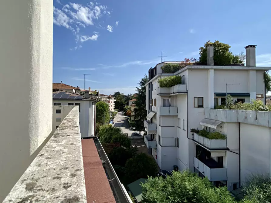 Immagine 18 di Attico in vendita  in Via Gerolamo Egidio di Velo, 30 a Vicenza