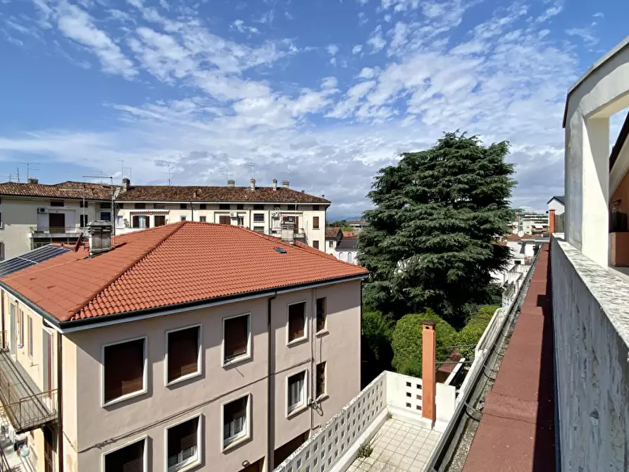 Immagine 20 di Attico in vendita  in Via Gerolamo Egidio di Velo, 30 a Vicenza