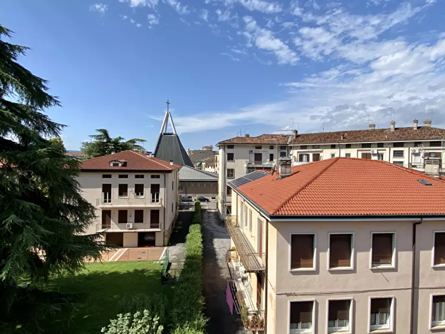 Immagine 21 di Attico in vendita  in Via Gerolamo Egidio di Velo, 30 a Vicenza