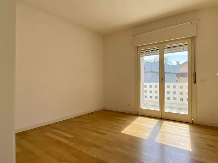 Immagine 23 di Attico in vendita  in Via Gerolamo Egidio di Velo, 30 a Vicenza