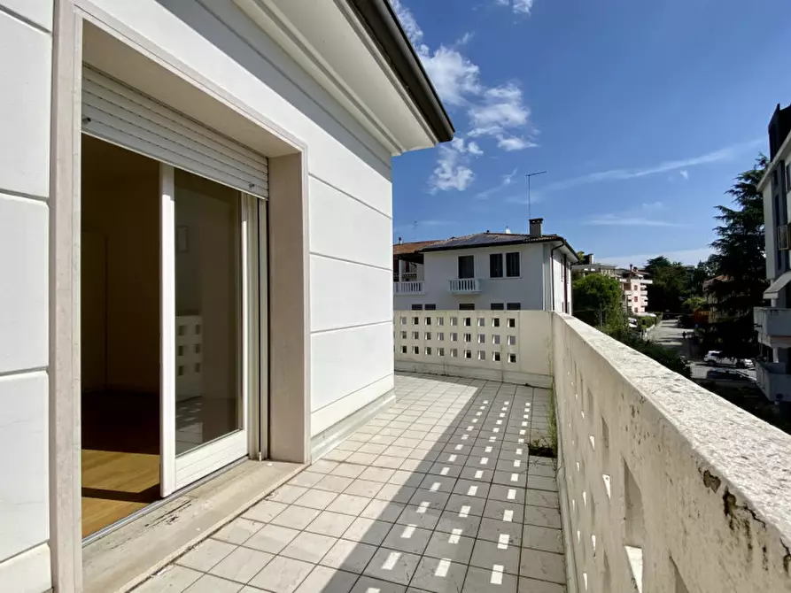 Immagine 26 di Attico in vendita  in Via Gerolamo Egidio di Velo, 30 a Vicenza