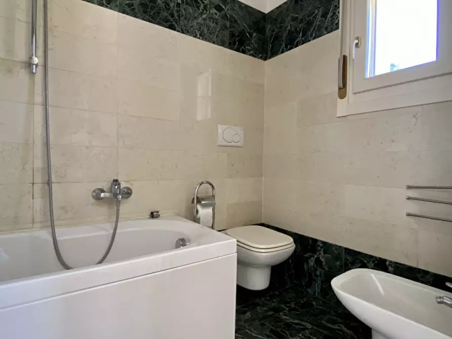 Immagine 32 di Attico in vendita  in Via Gerolamo Egidio di Velo, 30 a Vicenza