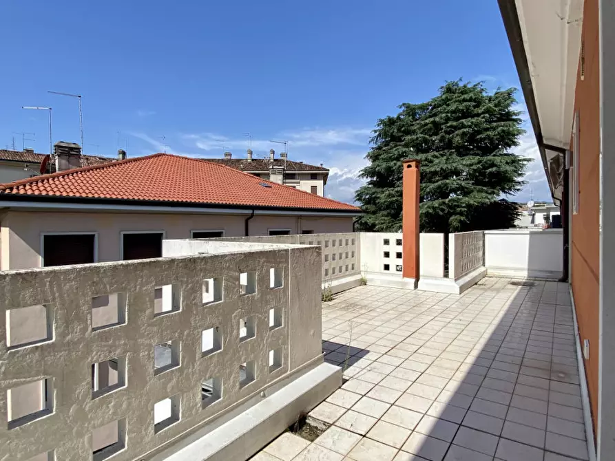 Immagine 33 di Attico in vendita  in Via Gerolamo Egidio di Velo, 30 a Vicenza