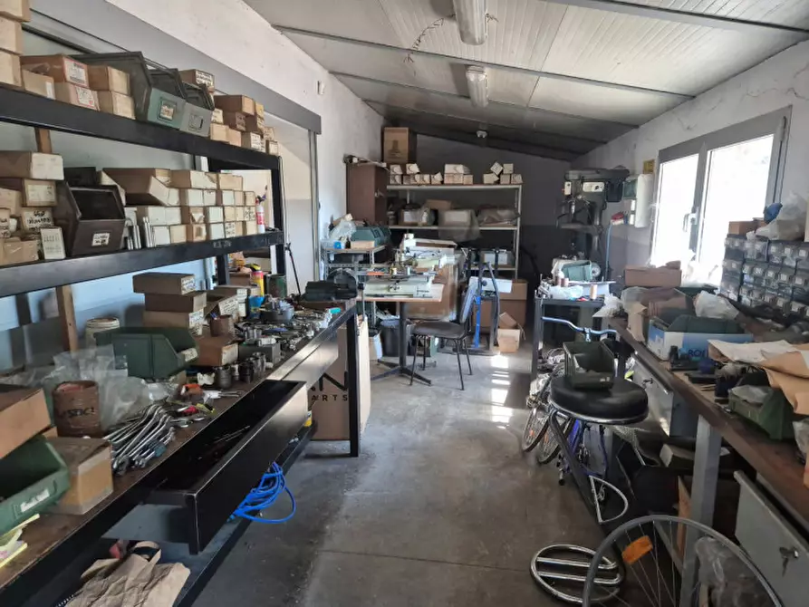 Immagine 8 di Laboratorio in affitto  in Via Carnia a Verona
