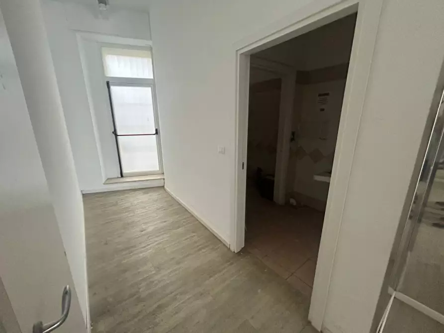 Immagine 9 di Attività commerciale in affitto  in Piazza Sant'Oronzo 44 a Lecce