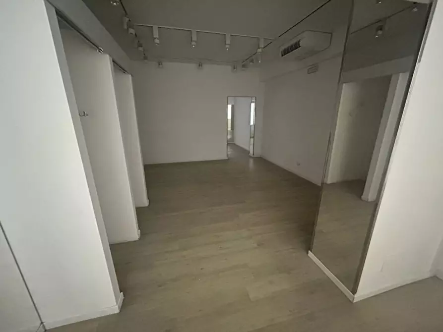 Immagine 11 di Attività commerciale in affitto  in Piazza Sant'Oronzo 44 a Lecce