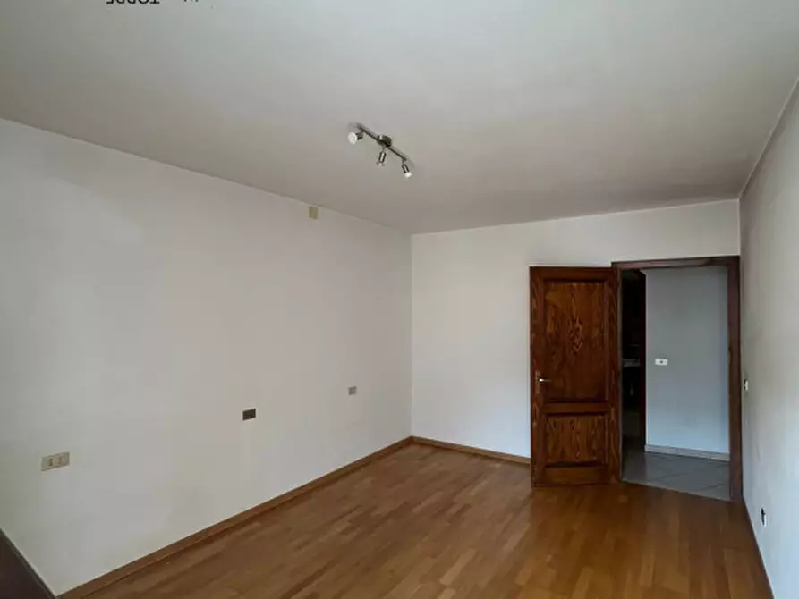 Immagine 27 di Villetta a schiera in vendita  in via scanna a Livo