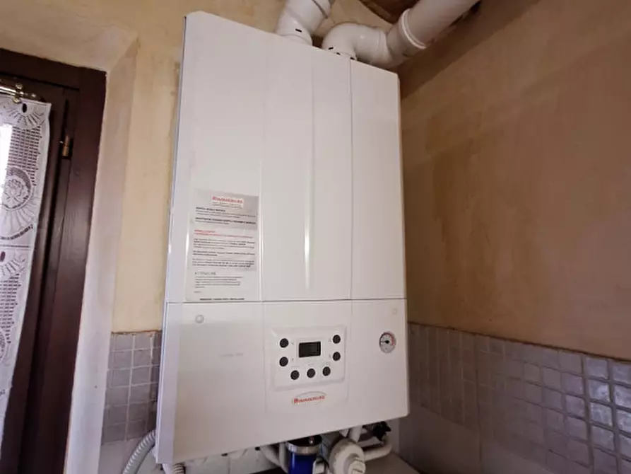 Immagine 13 di Appartamento in vendita  in VIA PALESTRO 19 a Modena