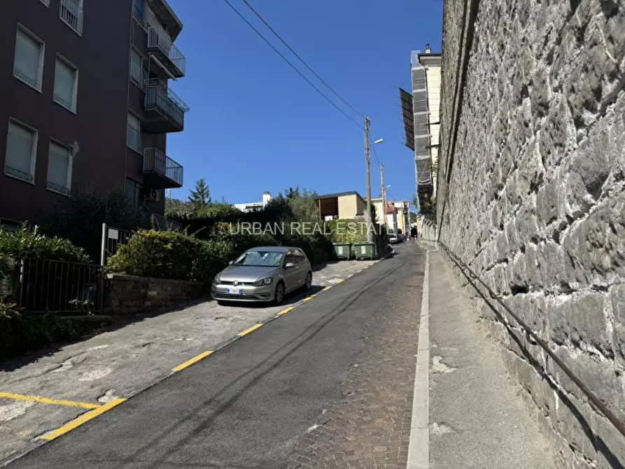 Immagine 1 di Posto auto in vendita  a Trieste