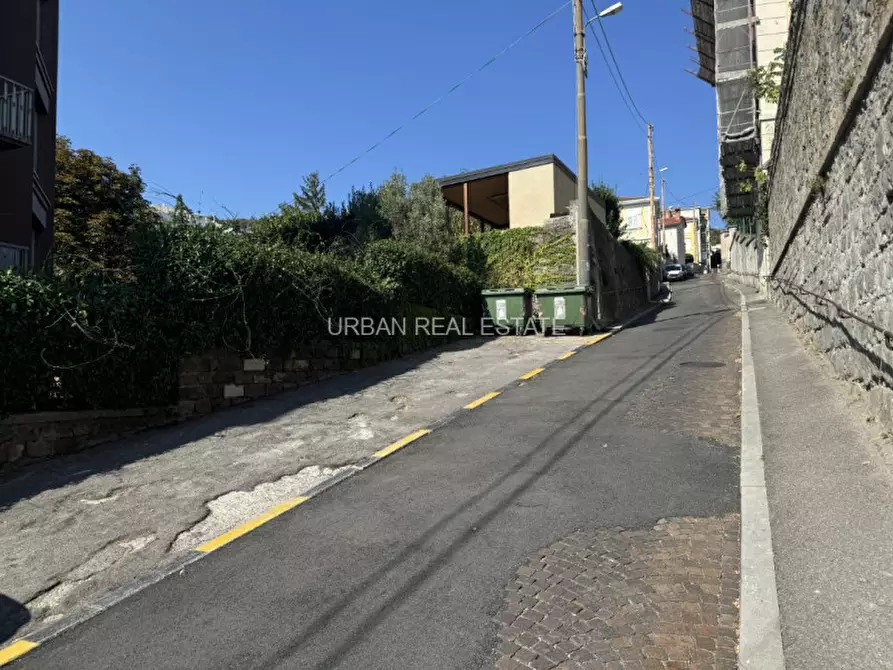 Immagine 2 di Posto auto in vendita  a Trieste