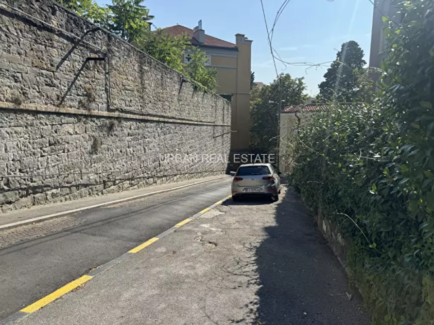 Immagine 3 di Posto auto in vendita  a Trieste