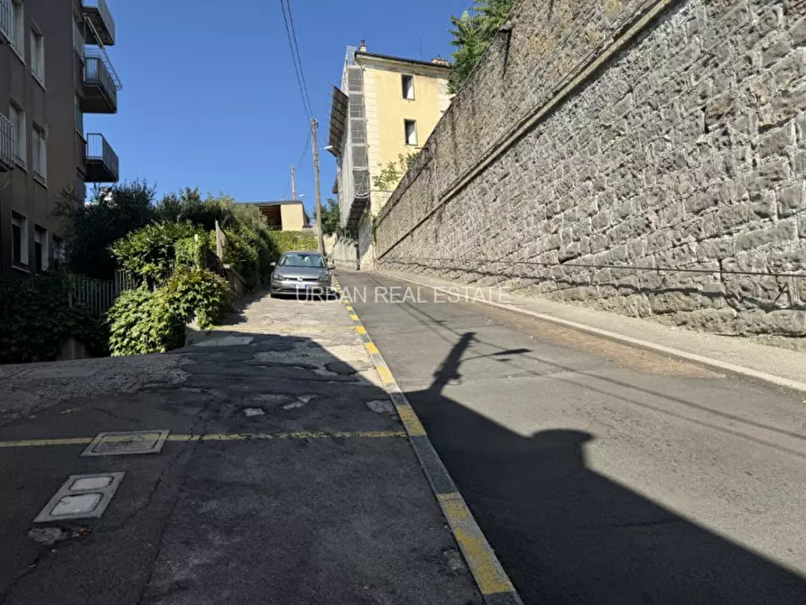 Immagine 4 di Posto auto in vendita  a Trieste