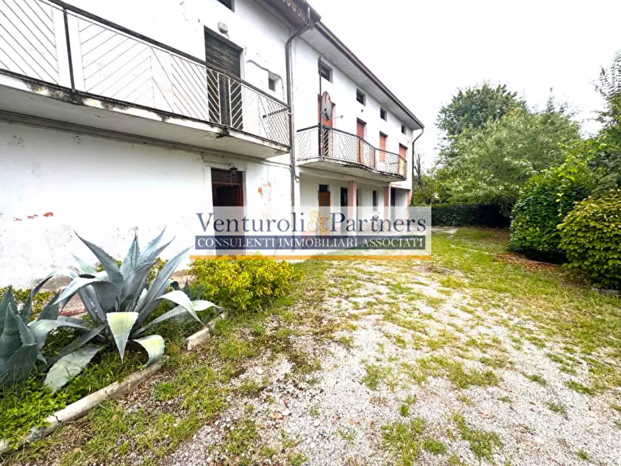 Immagine 5 di Rustico / casale in vendita  in Via Santa Maria a Calcinato