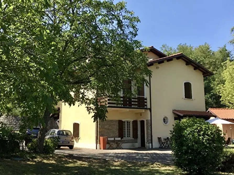 Immagine 1 di Villa in vendita  a Serramazzoni