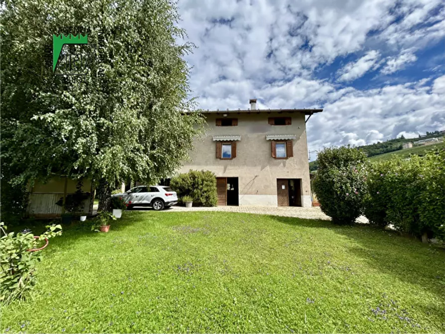 Immagine 1 di Casa indipendente in vendita  in Rione Borgo a Predaia