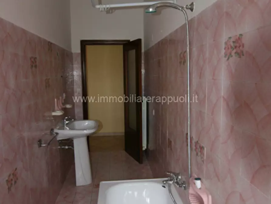 Immagine 18 di Rustico / casale in vendita  a Sinalunga