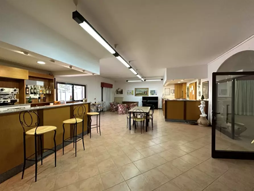 Immagine 13 di Hotel in vendita  a Serracapriola