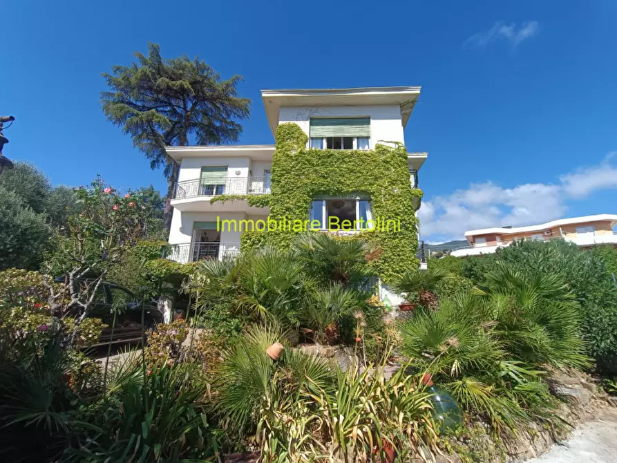 Immagine 1 di Villa in vendita  in VIA PADRE SEMERIA a San Remo