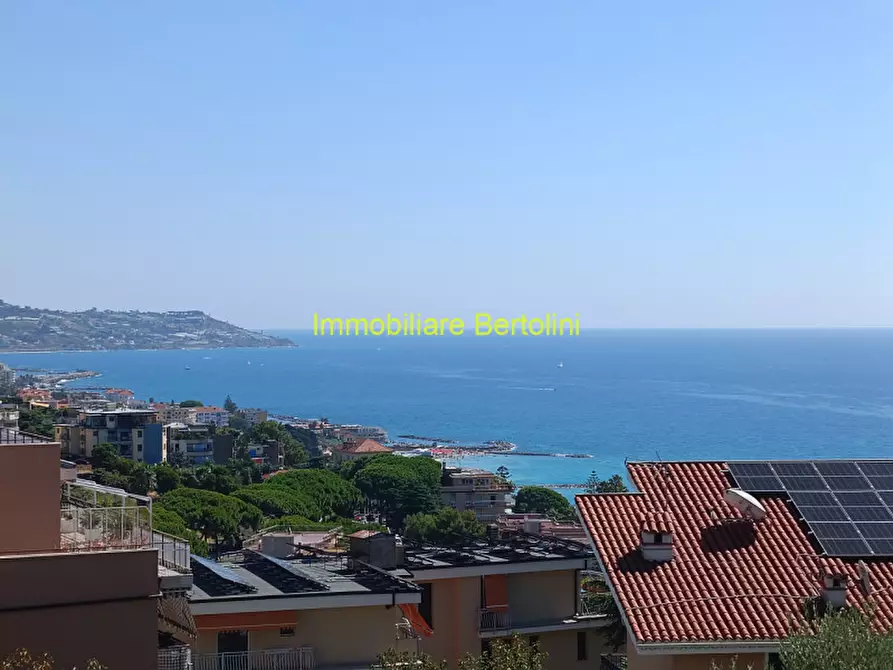 Immagine 1 di Villa in vendita  in VIA PADRE SEMERIA a San Remo