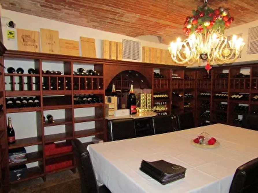 Immagine 12 di Negozio in vendita  in PIAZZETTA PESCHERIA 6 a Verona