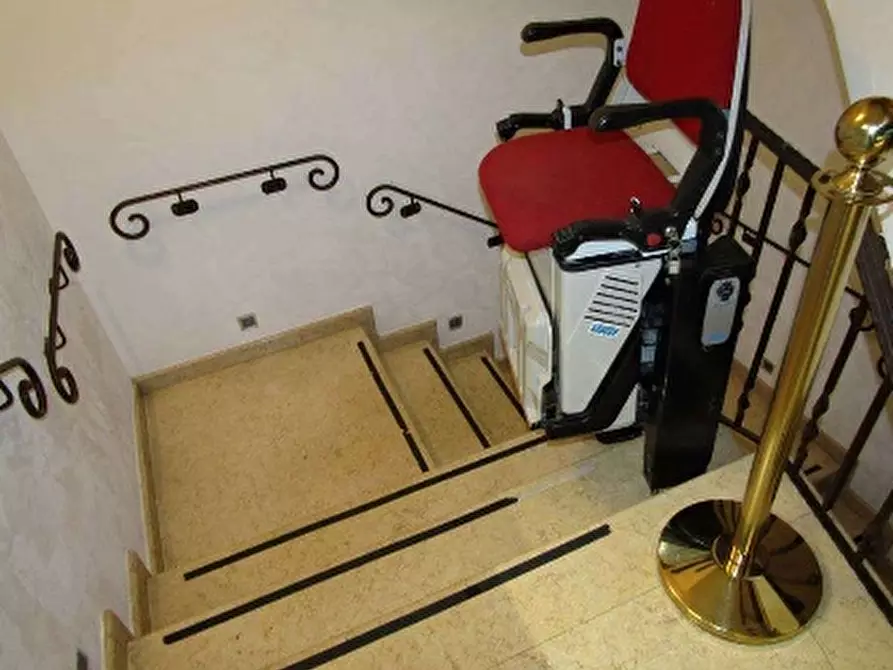 Immagine 17 di Negozio in vendita  in PIAZZETTA PESCHERIA 6 a Verona