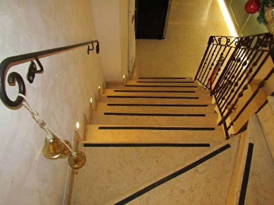 Immagine 18 di Negozio in vendita  in PIAZZETTA PESCHERIA 6 a Verona