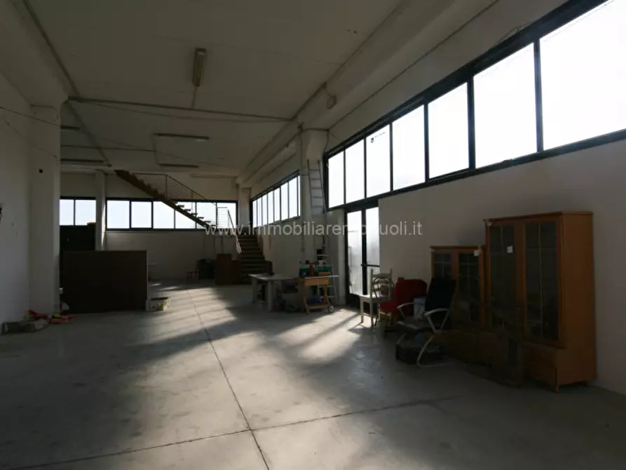 Immagine 19 di Capannone industriale in vendita  a Torrita Di Siena