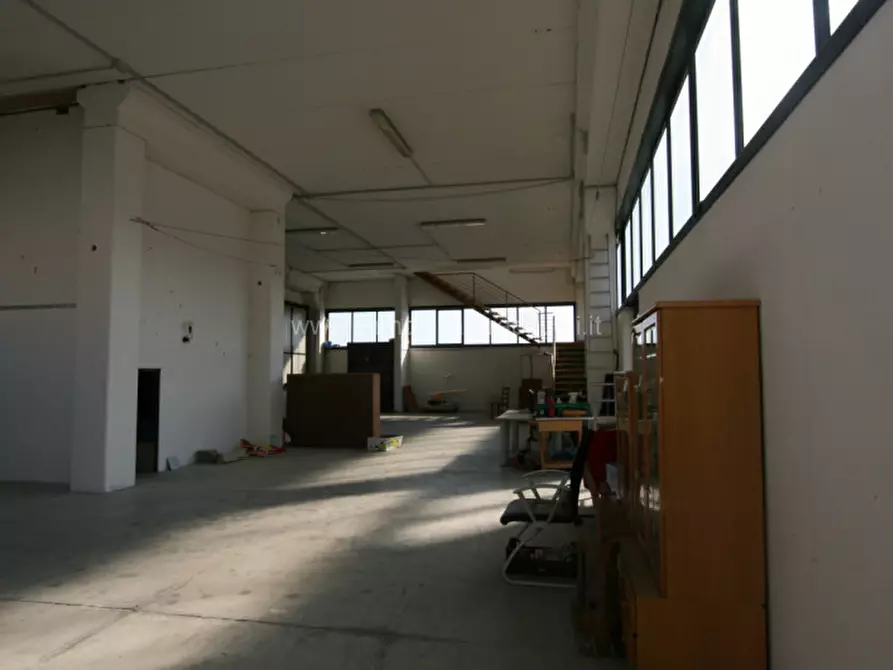 Immagine 23 di Capannone industriale in vendita  a Torrita Di Siena