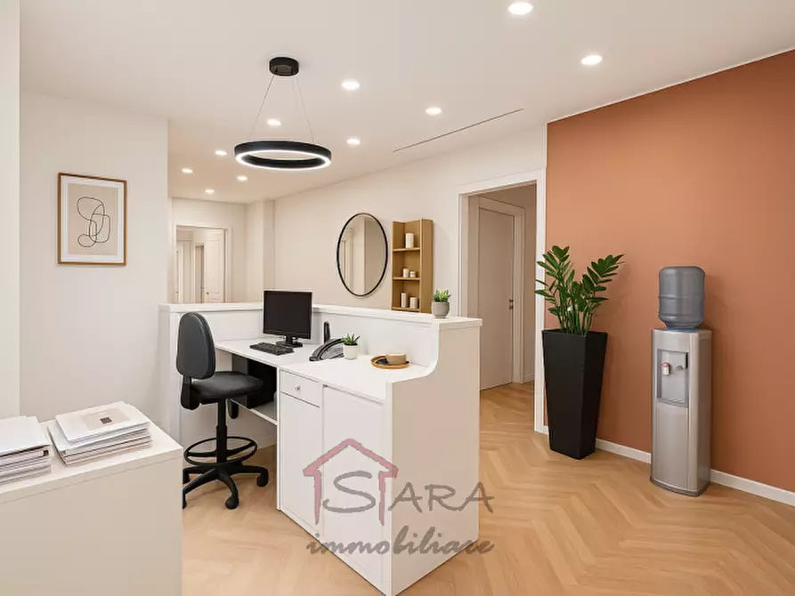 Immagine 4 di Attività commerciale in vendita  a Padova