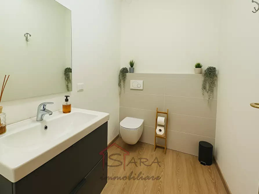 Immagine 7 di Attività commerciale in vendita  a Padova