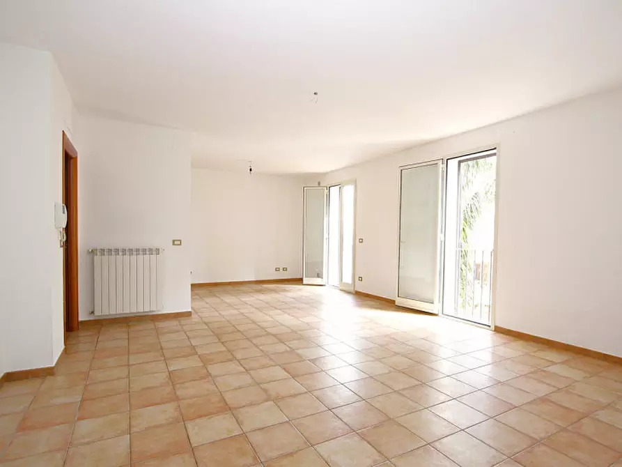 Immagine 2 di Appartamento in vendita  in Via Vittorio Emanuele a Casarano