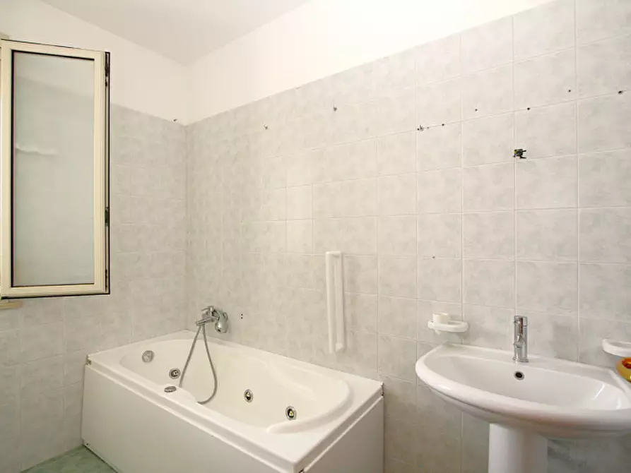 Immagine 13 di Appartamento in vendita  in Via Vittorio Emanuele a Casarano