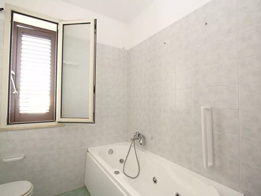 Immagine 14 di Appartamento in vendita  in Via Vittorio Emanuele a Casarano