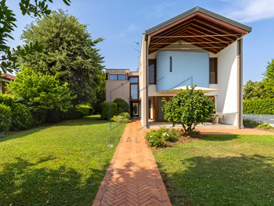 Immagine 2 di Villa in vendita  in Via Fornase I tronco a Oderzo